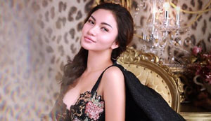  Ariel Tatum Bikin Fans Merem Melek